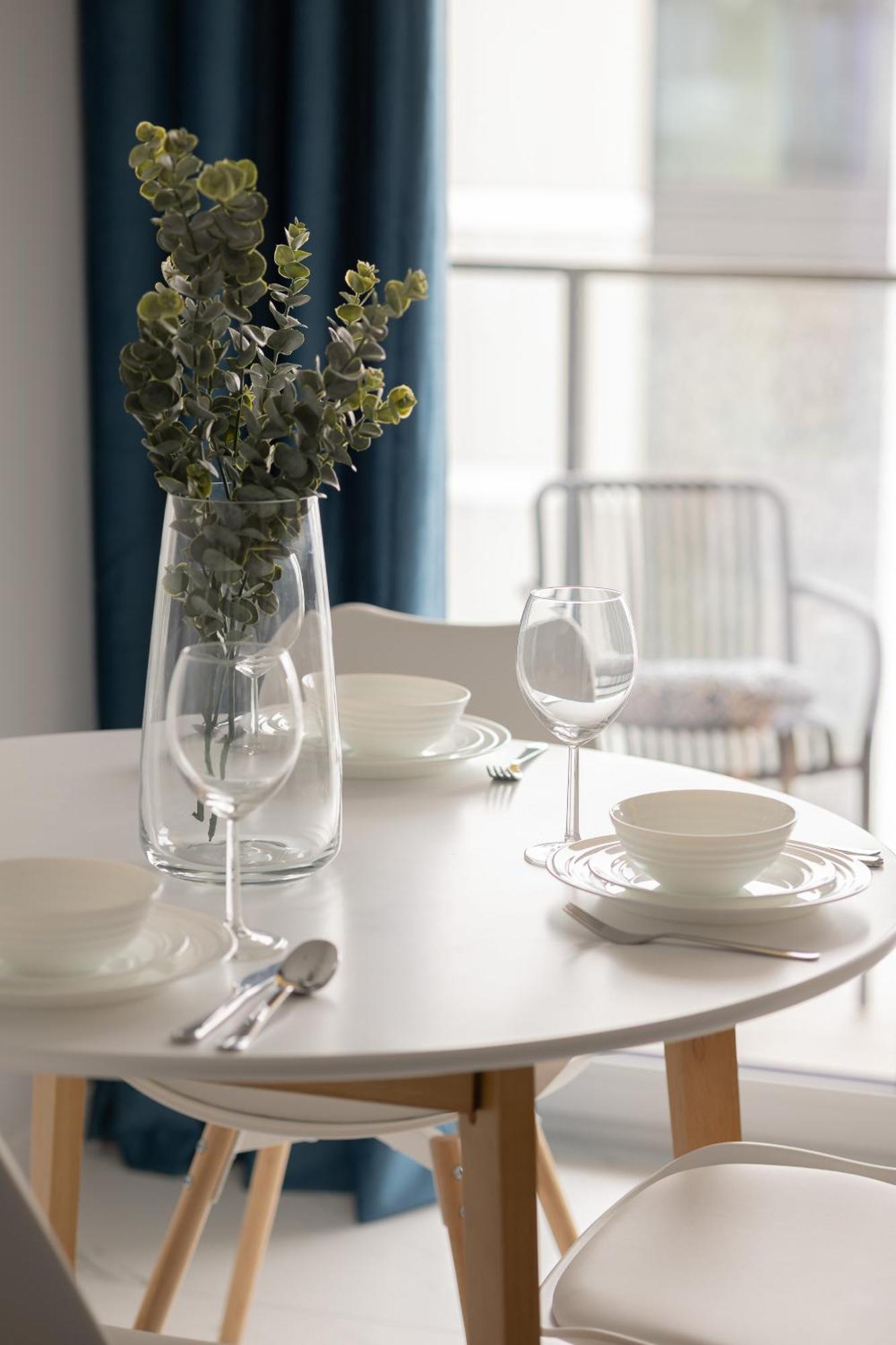 Stylish Apartments With Parking By Noclegi Renters Warsawa Bagian luar foto